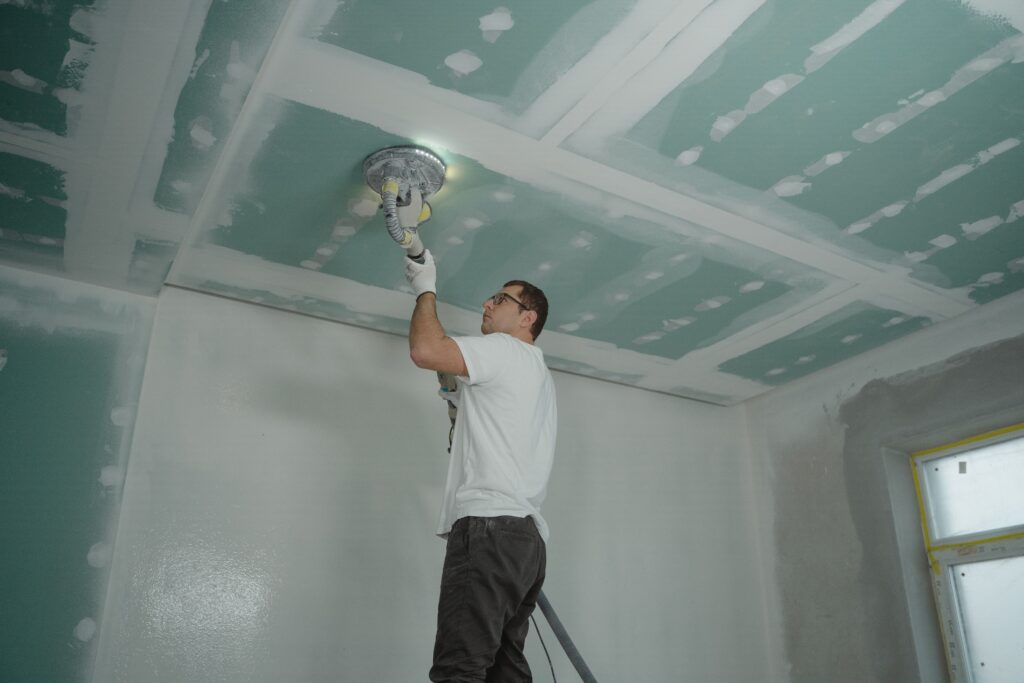 plaques de platre, bandes à joint, rénovation intérieure, poncage plafond, girafe.